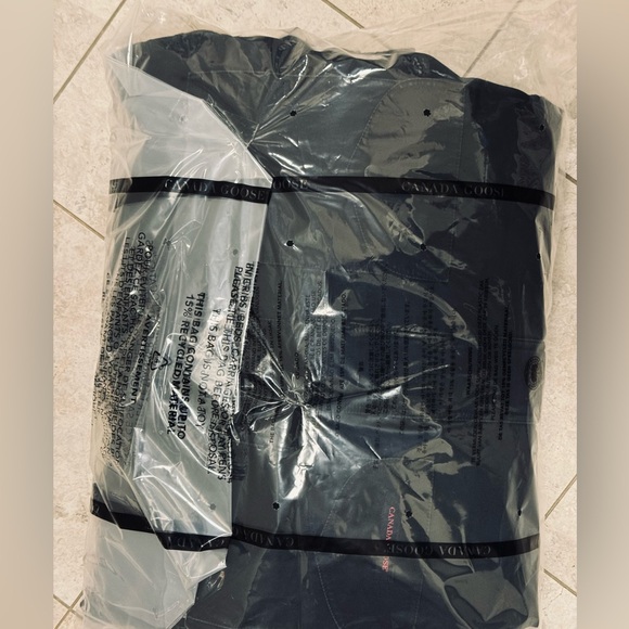 Warrantied Canada Goose x Holt Renfrew Limited Ed Trillium Parka size Small - Picture 5 of 10